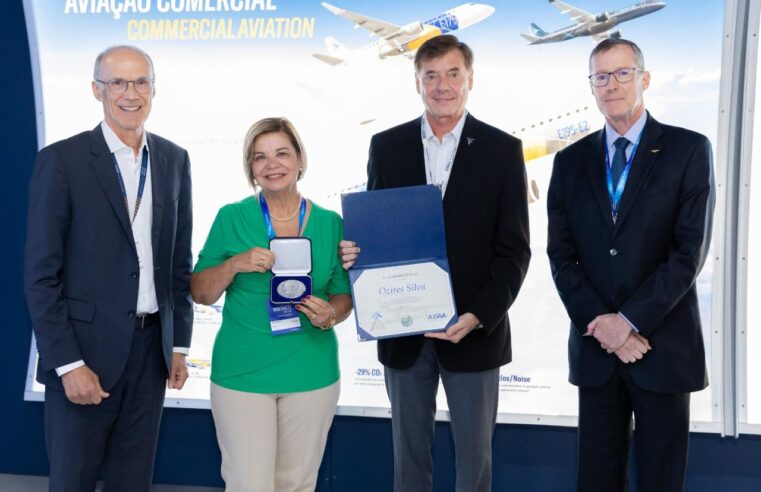 Ozires Silva é homenageado na Itália com a medalha Giuseppe Gabrielli